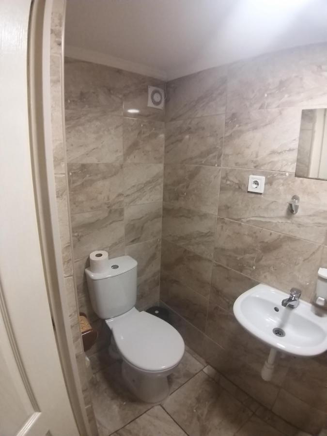 Deniz Pension Budapest Luaran gambar