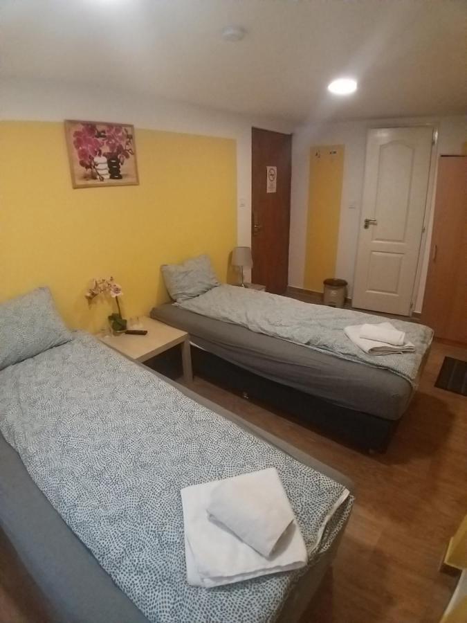 Deniz Pension Budapest Luaran gambar