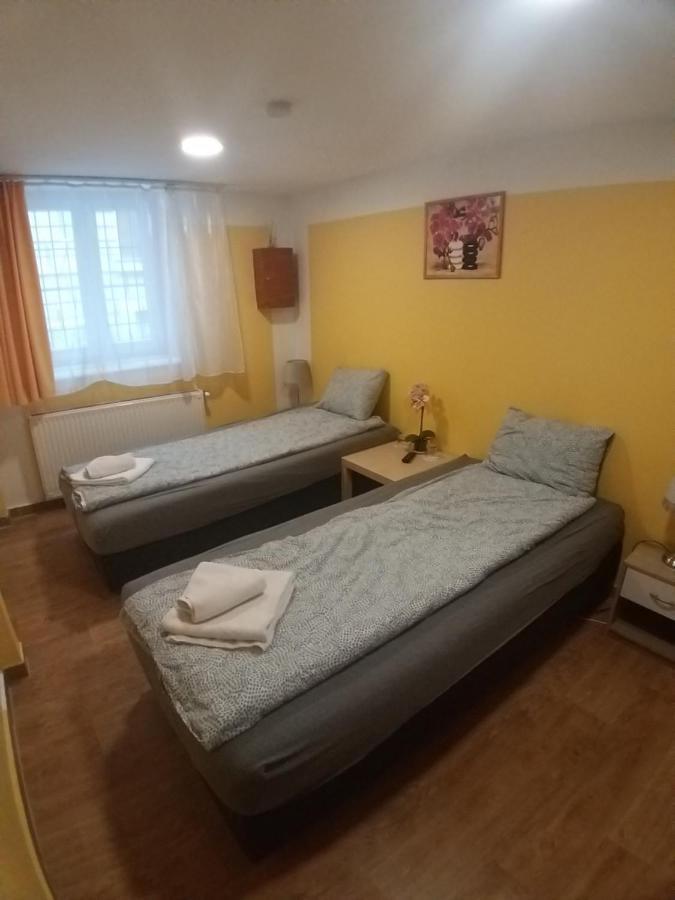 Deniz Pension Budapest Luaran gambar