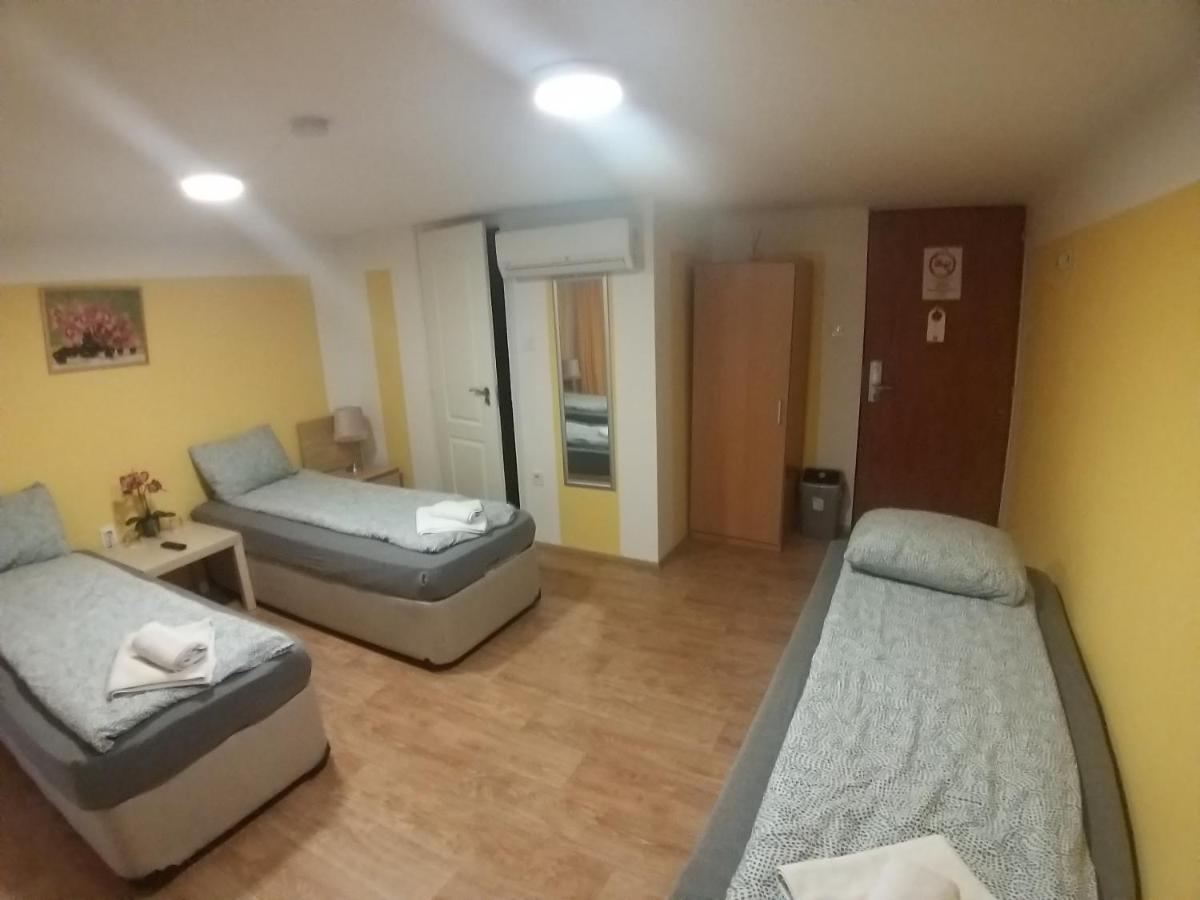 Deniz Pension Budapest Luaran gambar