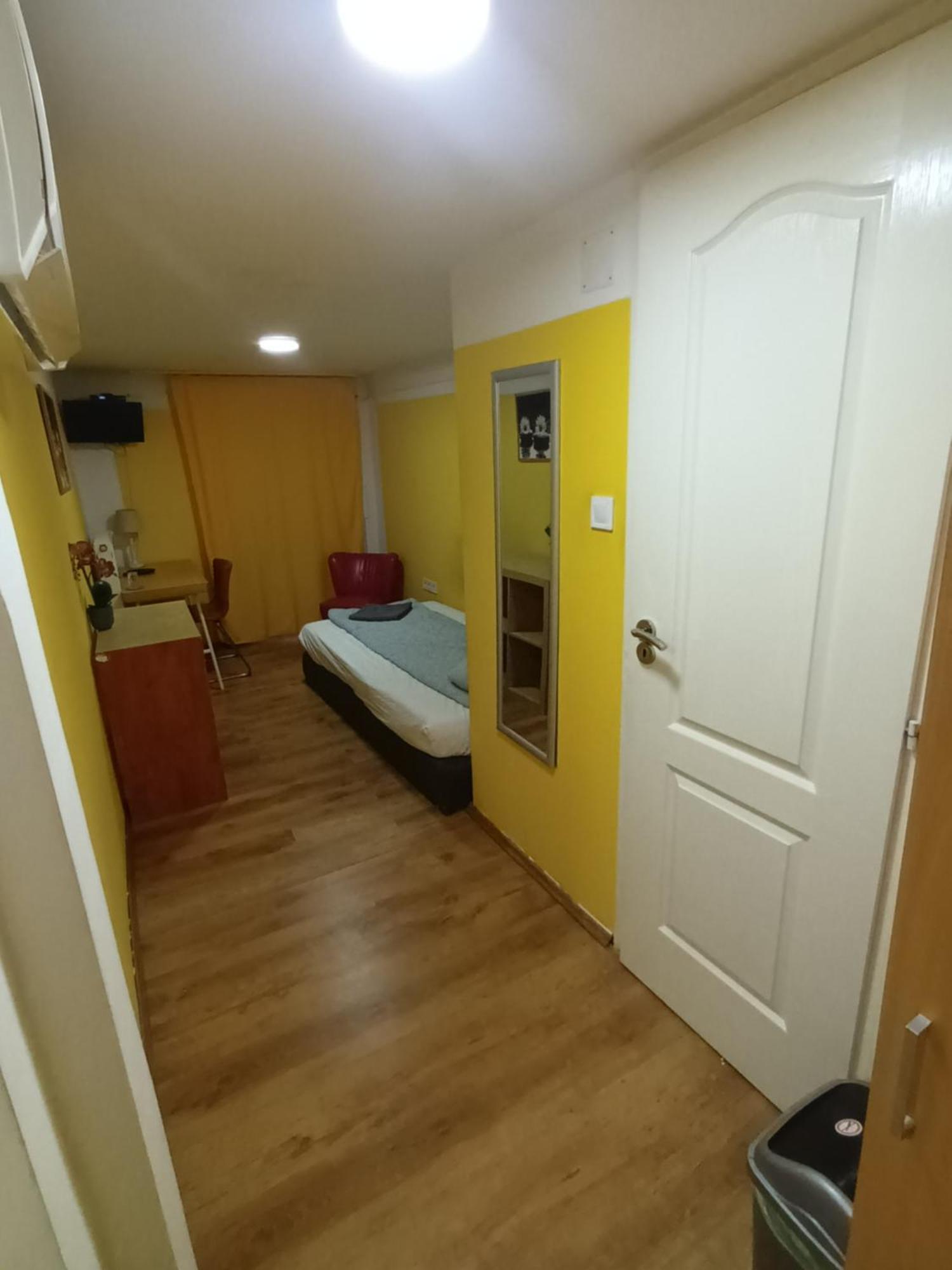 Deniz Pension Budapest Luaran gambar