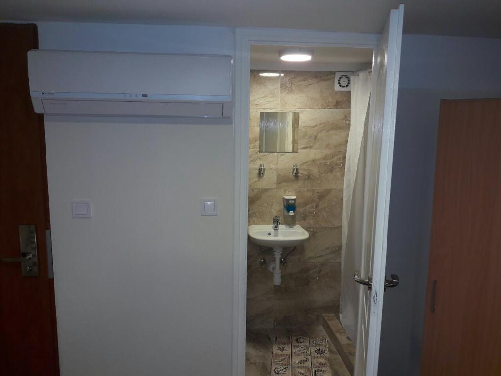 Deniz Pension Budapest Luaran gambar
