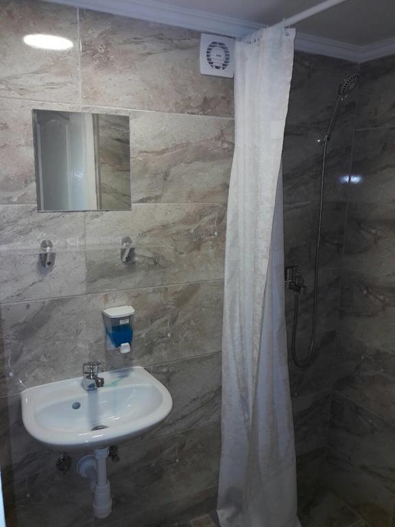Deniz Pension Budapest Luaran gambar